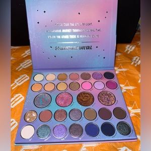 Brand New Kara Beauty PLANETARY DIVINE Creative Beauty Palette